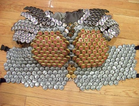 Cómo hacer una armadura de caballero reciclada con chapas