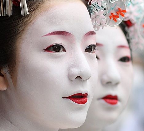 Lanzamiento Definitivo Platillo Maquillaje de china