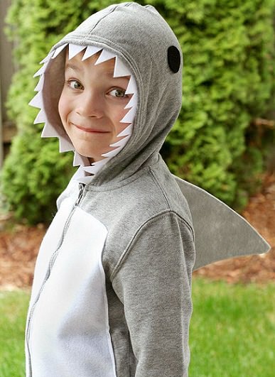 disfraz tiburon reciclado para halloween 2013
